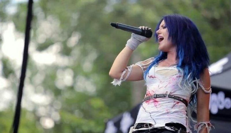 Alissa-White-Gluz-from-The-Agonist